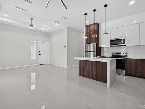 2nd image of 613 Mountain Rd #20D