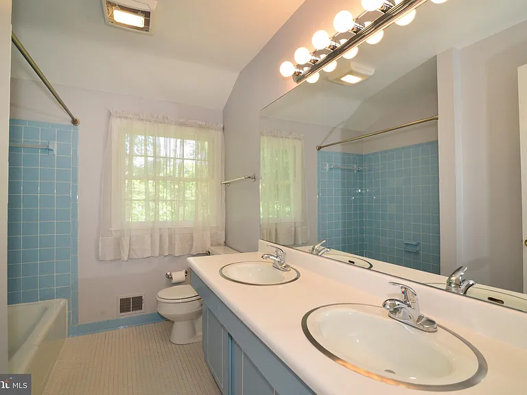 1317 Forestwood Dr — Photo 24