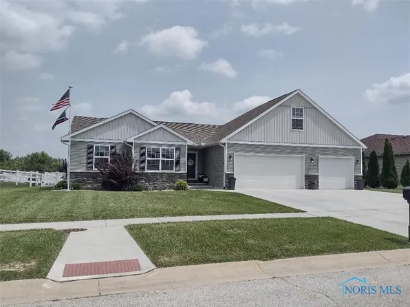 5544 Clover Ln, Walbridge, OH 43465