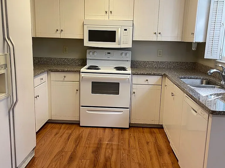 130 Beth Ct — Photo 3
