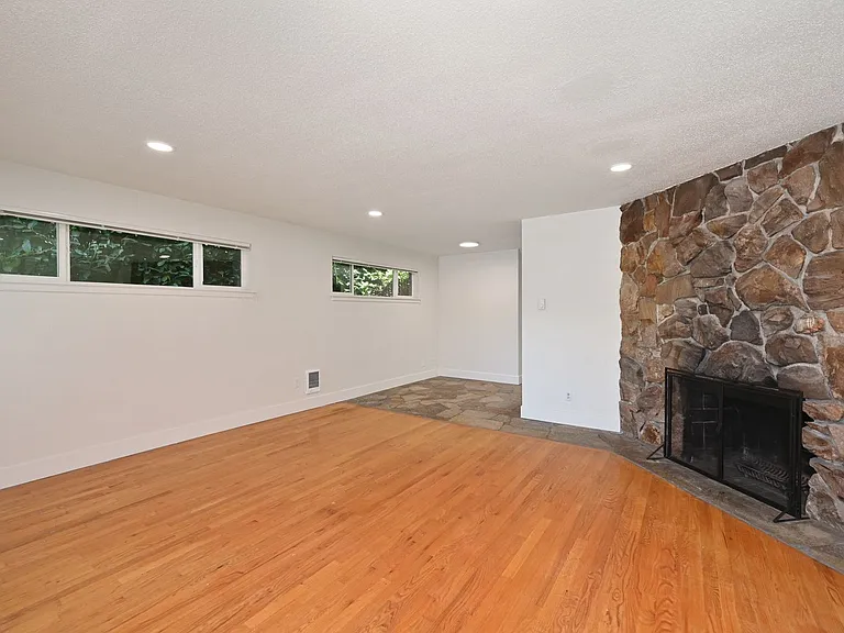 6506 4th Avenue NE — Photo 5