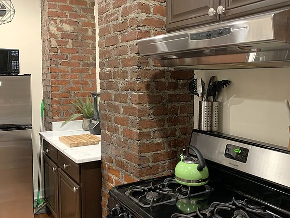 Gas Range, open kitchen