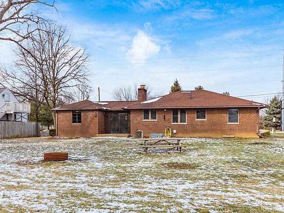 3rd image of 4256 Hoover Rd