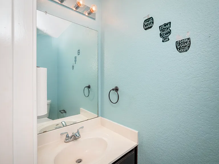 141 Clover Cv — Photo 15