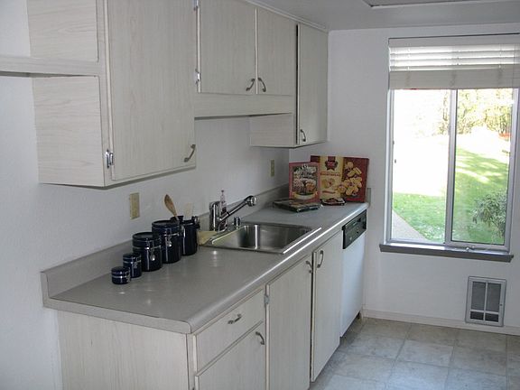 4th image of 4641 W Lake Sammamish Pkwy SE APT F206