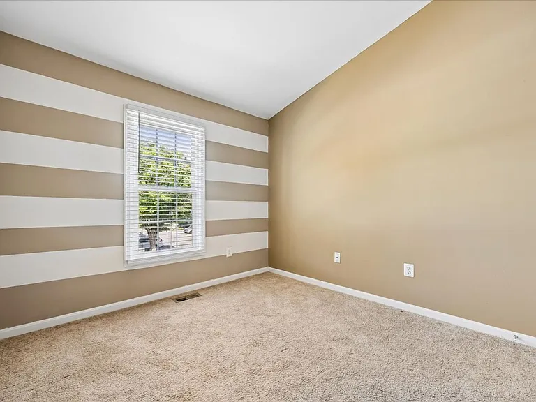 6630 Commodore Ct — Photo 19