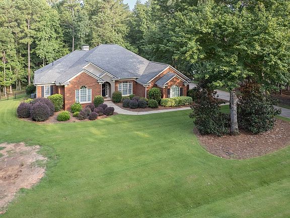 3rd image of 94 Newberry Ln