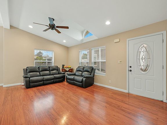 5th image of 522 Loma Verde Lane