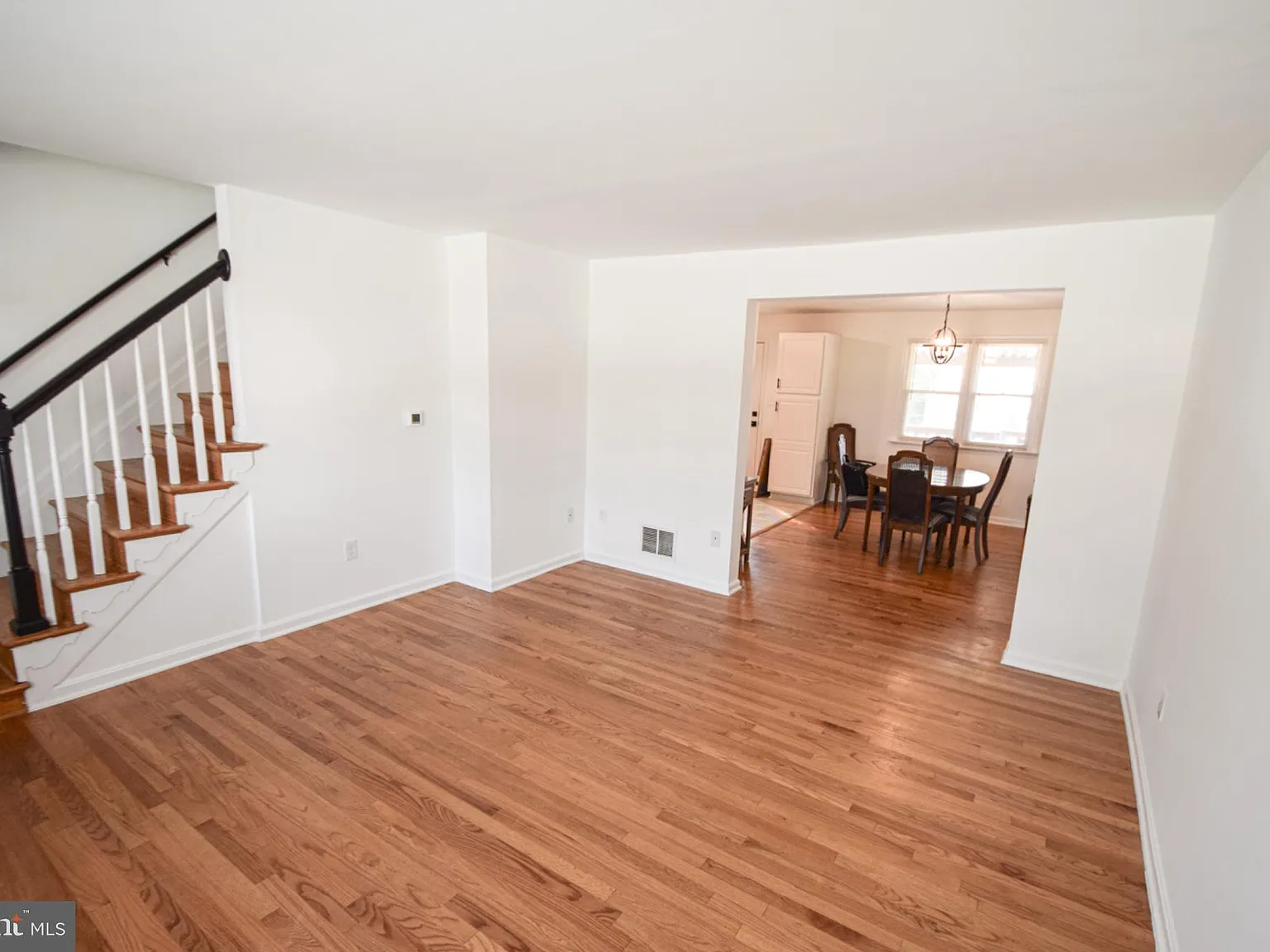 3 bed, 1.5 bath, 1628 sqft, $1,995 — Photo 3