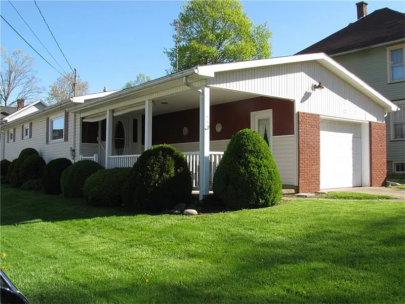 22 Chambers Ave photo 1