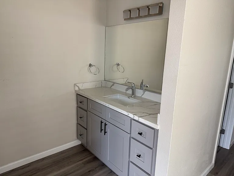 2518 England St #5 — Photo 16