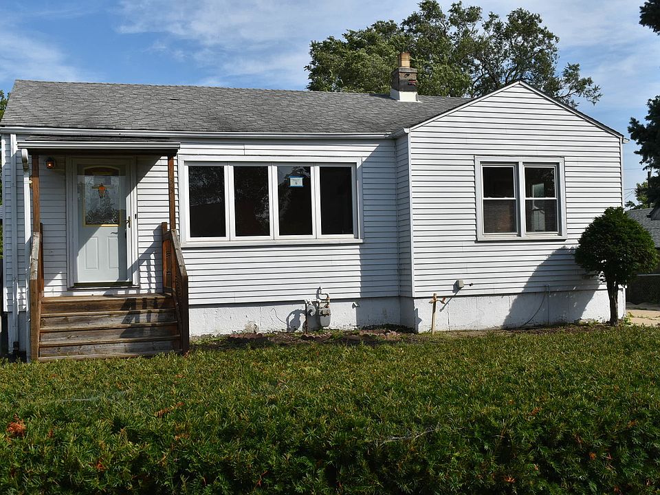1st image of 133 N Marilyn Ave