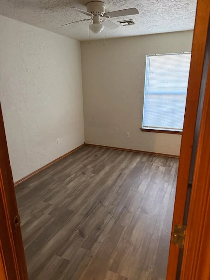 1909 E Ave Duplex — Photo 3