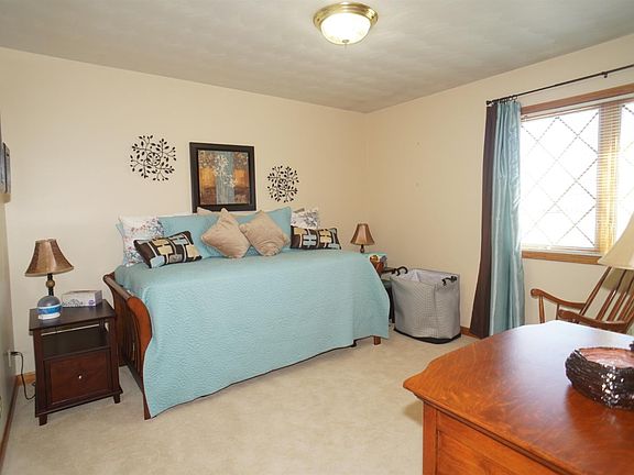4th image of 23 Sand Ct