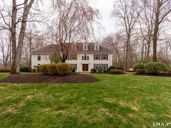 3 Lancelot Way, Hamden, CT 06518