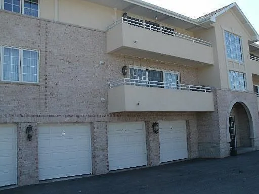 2 bed, 1300 sqft, $2,200 — Photo 4