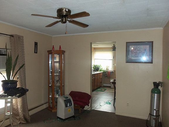 4th image of 554 Davids St