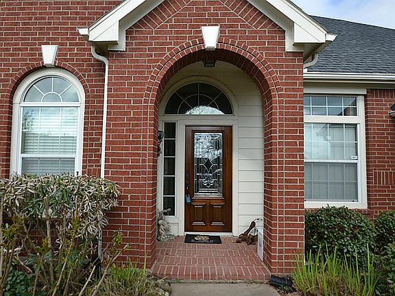Arched front doorway inviting you inside.