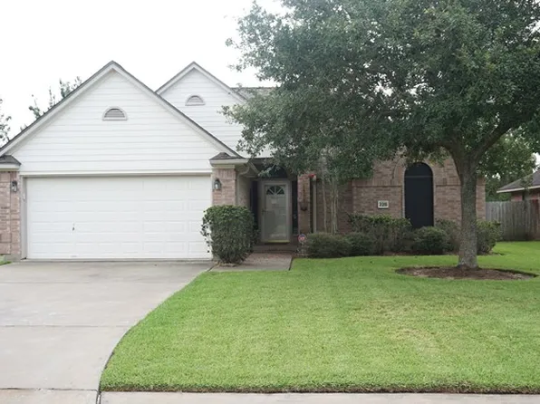 225 Mango St, Lake Jackson, TX 77566