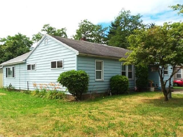 2nd image of 9136 SE Hawthorne Blvd