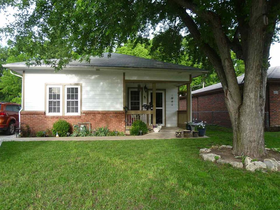 1530 Frankfort St, Winfield, KS 67156 Zillow