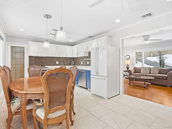 5th image of 12 Lakeview Road