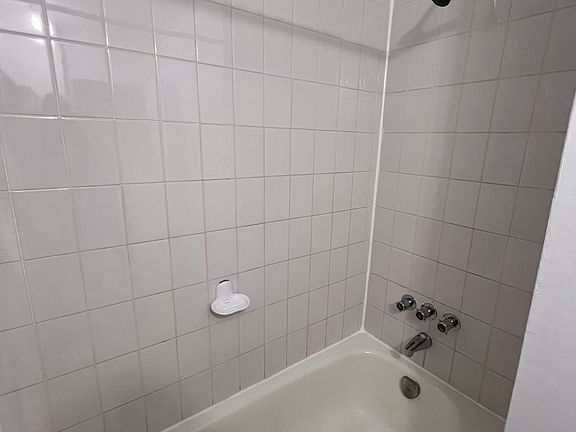 5th image of 345 Laurier Ave E #404