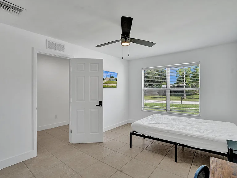 NE Solida Cir — Photo 4