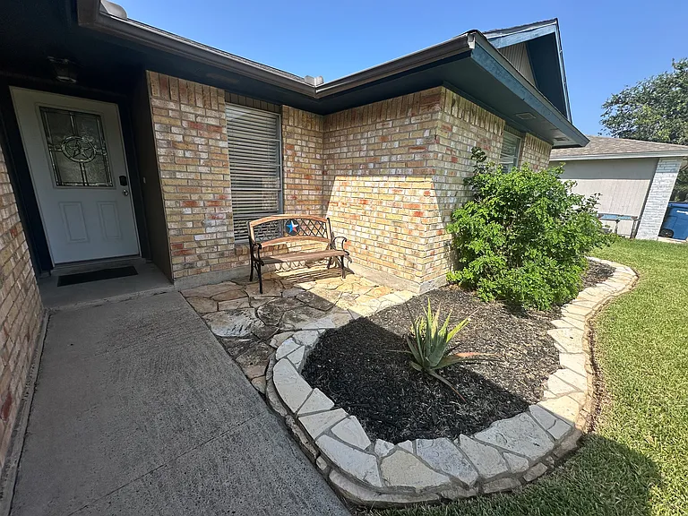 214 Portsmouth Dr — Photo 3