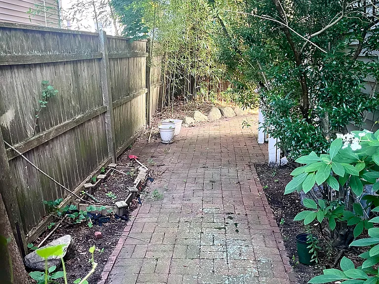 208 University Ave — Photo 27