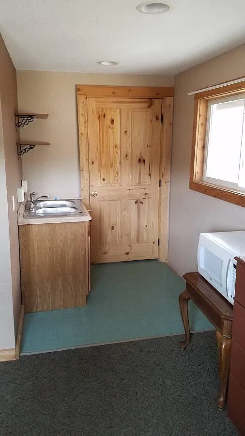 Studio, 300 sqft, $890 — Photo 3