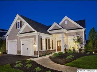 1 E Warwick Ct, Farmingdale, NJ 07727