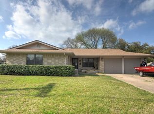 1502 W Baldridge St, Ennis, TX 75119