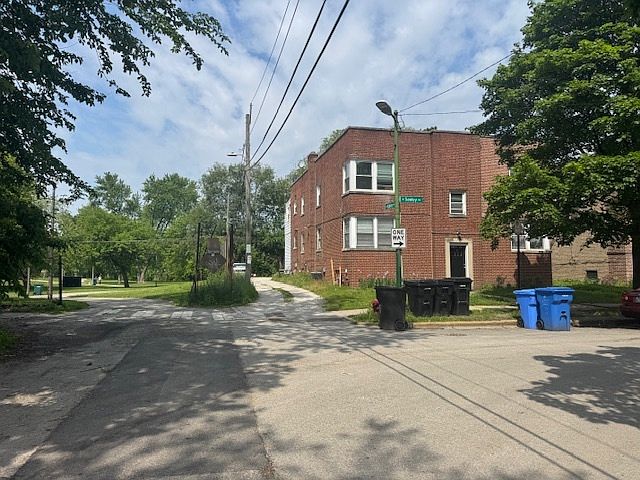 2nd image of 6561 N Seeley Ave