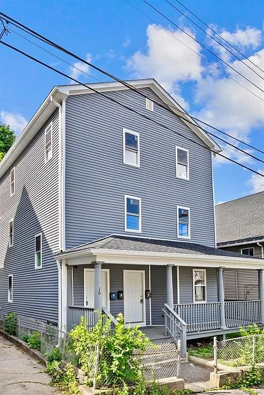 3 bed, $1,975 — Photo 1