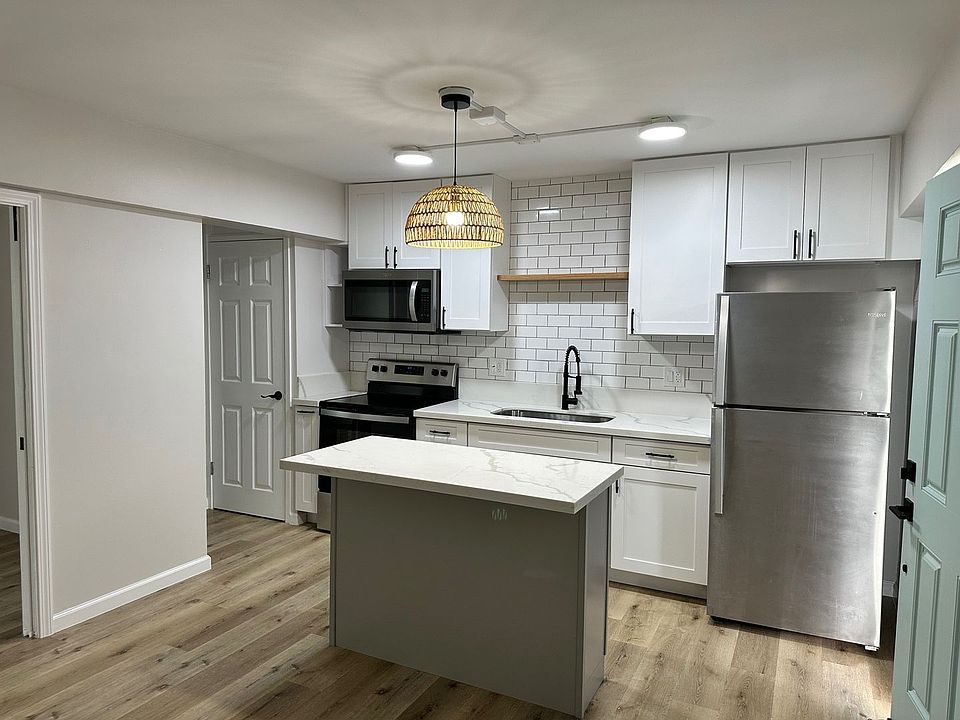 1st image of 54 Maluniu Ave #302