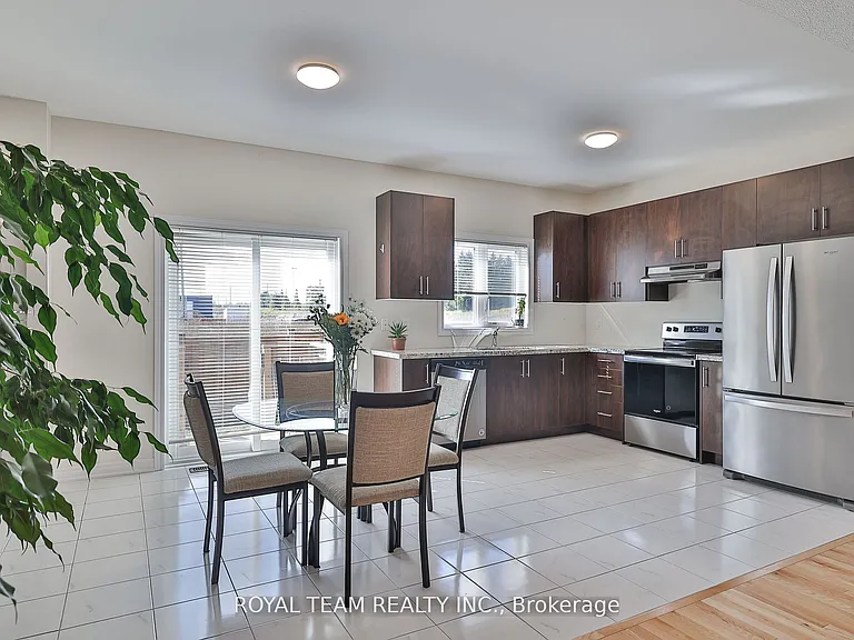 1246 Peelar Cres — Photo 10