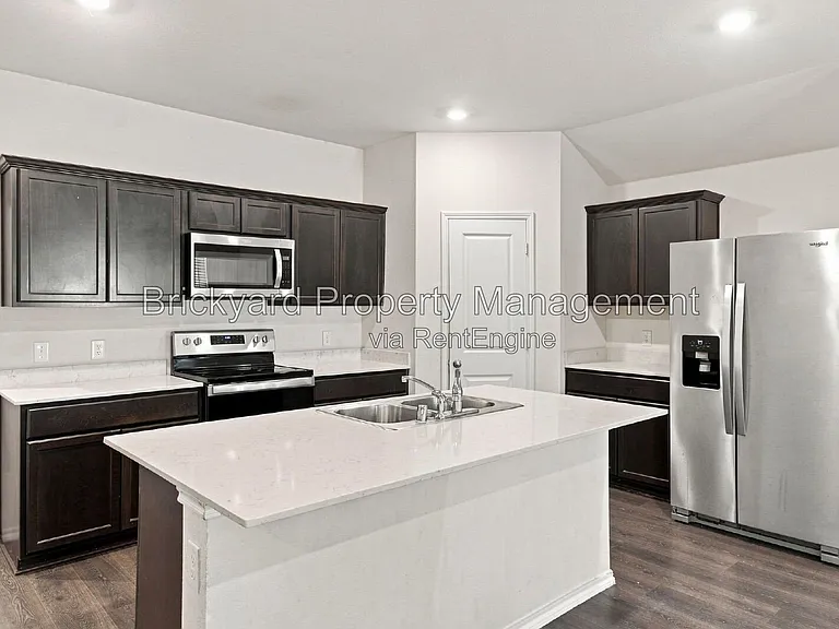 601 Banner Ave — Photo 2