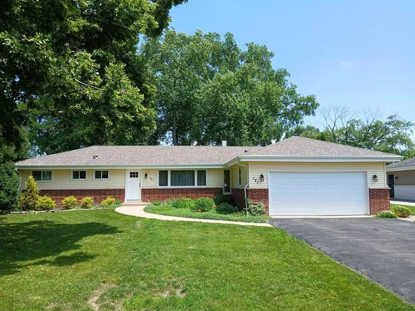 121 N Mandel Ln, Mount Prospect, IL 60056