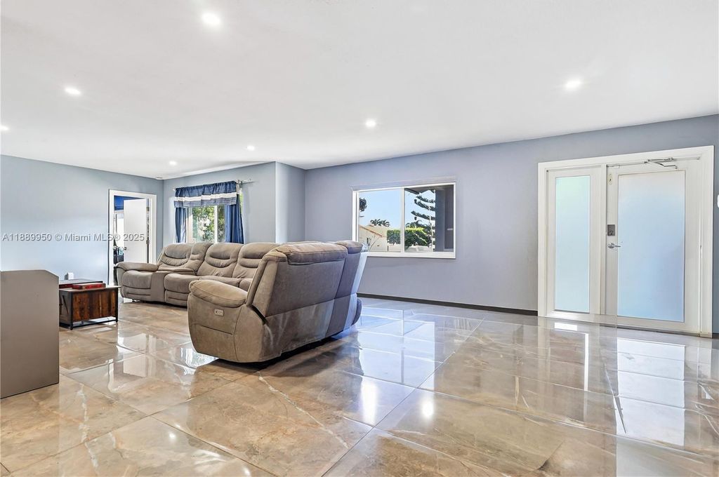 Apartment in Doral, Vanderbilt Park - View 3