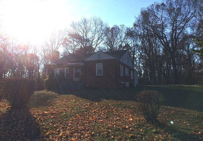 2nd image of 1244 Carmichael St