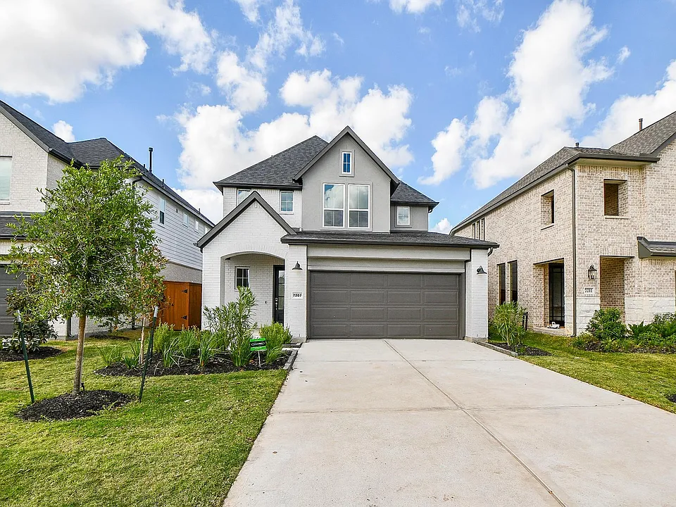 7207 Prairie Heights Dr