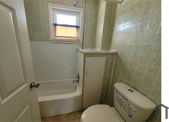 5th image of 1011 Bradley Ave