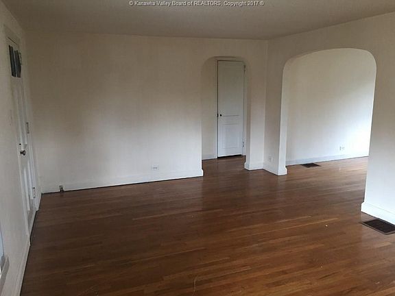 4th image of 33 Soldier Ln