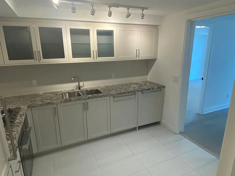 505 Glencairn Ave #302 — Photo 9