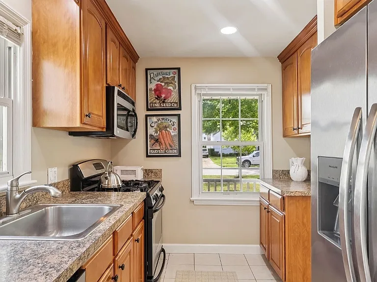446 Huntmere Dr — Photo 8