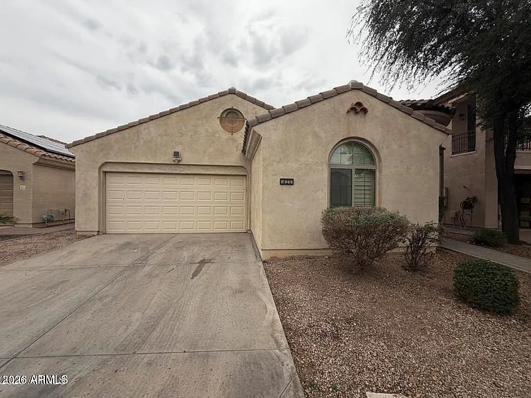 421 W Wisteria Pl — Photo 1