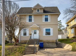 1004 W 5th St, Dubuque, IA 52001
