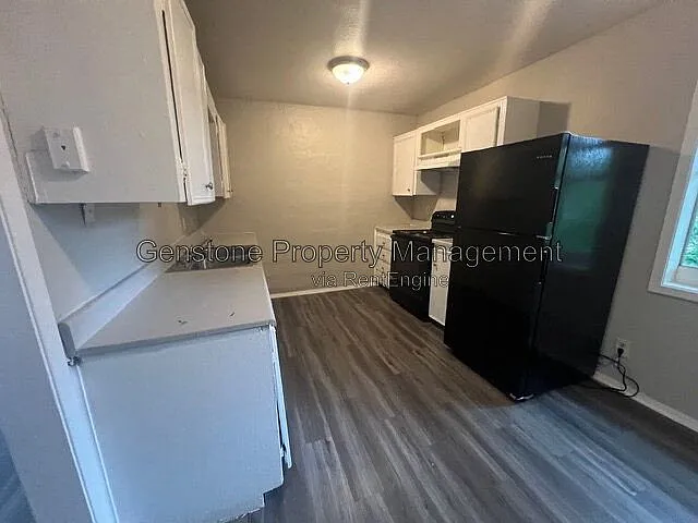 2 bed, 1.0 bath, $725 — Photo 3