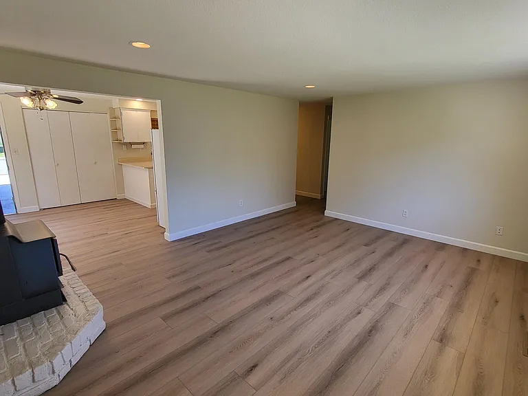 1537 Pullman Dr — Photo 3